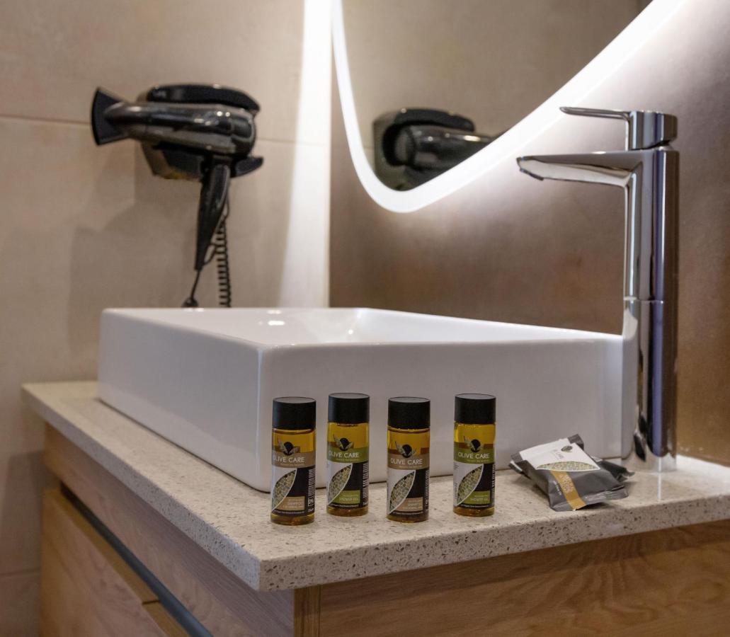 Iconic Athens Suites Bagian luar foto